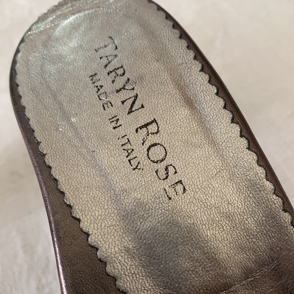 Taryn Rose kitten heels with rose detail - Picture 3 of 6